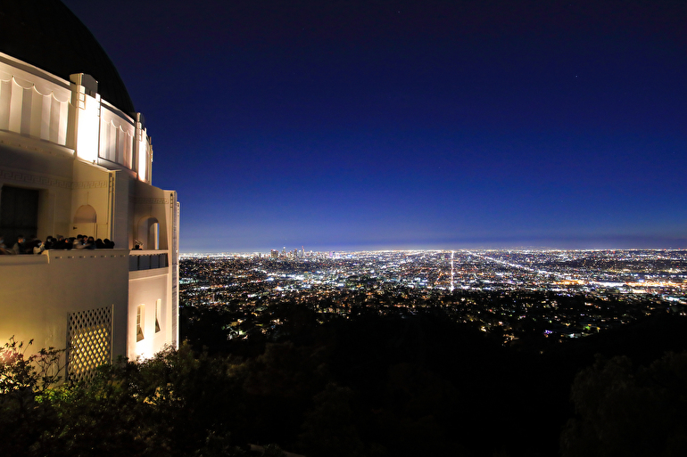 夜のグリフィス天文台