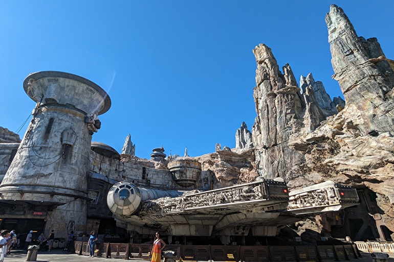 ミレニアム・ファルコン(Millennium Falcon: Smugglers Run) - スターウォーズ:ギャラクシーエッジ(STAR WARS: GALAXY’S EDGE)