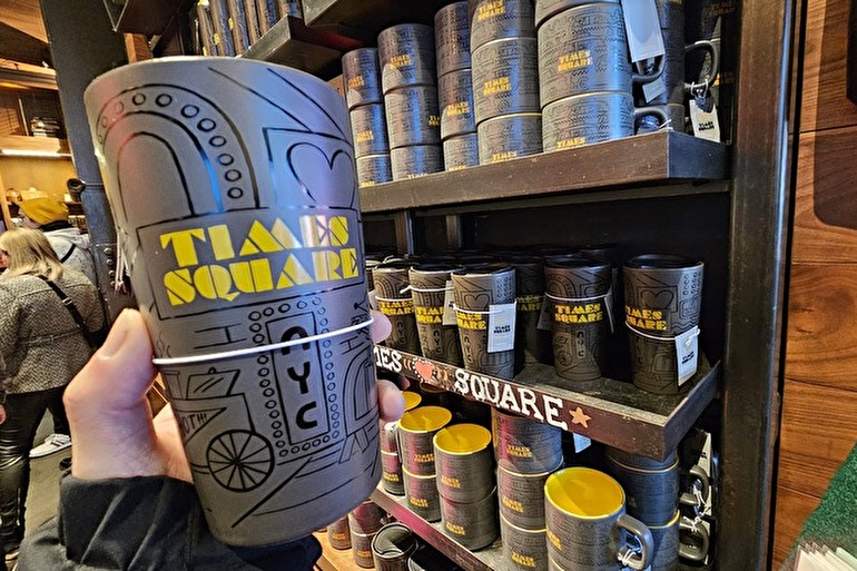 スターバックスの限定品/Starbucks 45th St. btwn Broadway & 6th