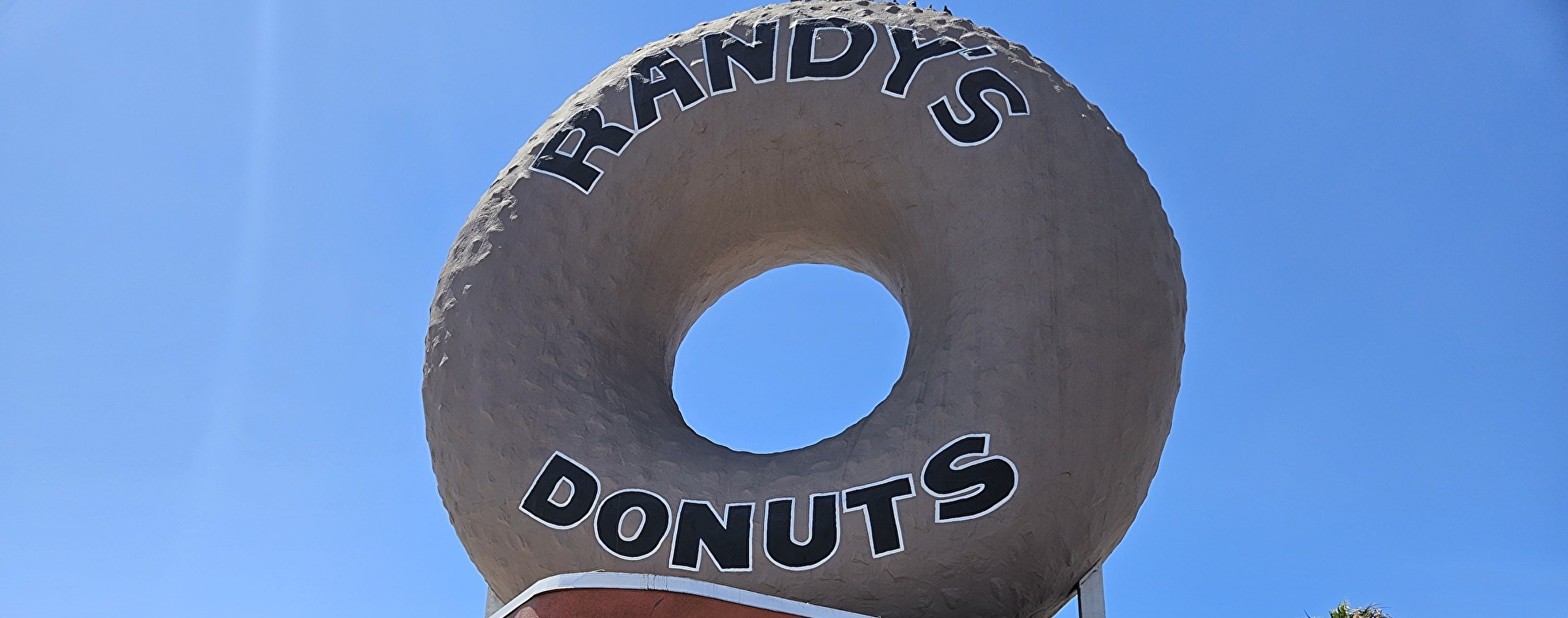 Randy's Donuts(ランディーズドーナッツ)について解説 人気メニューも紹介